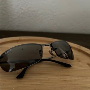 Ray-Ban Black Sporty Sunglasses Modern Look